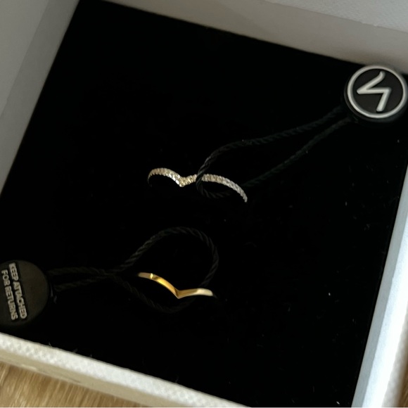 Mejuri Wishbone Stacker Set NEW! - Picture 5 of 11